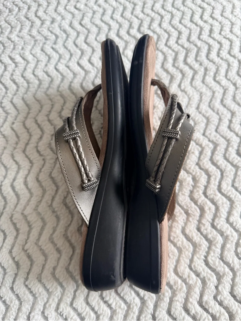 Minnetonka Pewter Leather Comfort Travel Casual Flip Flop thong Sandals Sz 8M